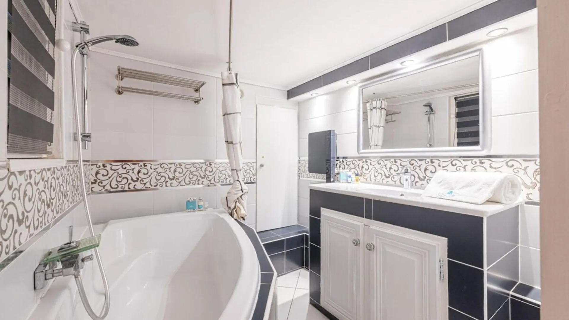 Pont Vieux - Duplex Old Town Near Place Rossetti Nice Apartment